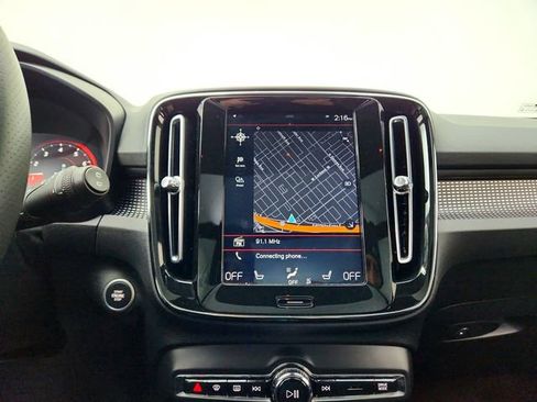 Used 2021 Volvo XC40 T5 R-Design w/ Protection Package Premier image 23