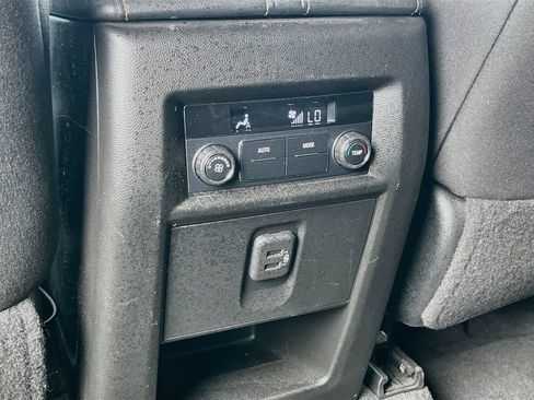 Used 2019 Chevrolet Traverse LT FWD image 24