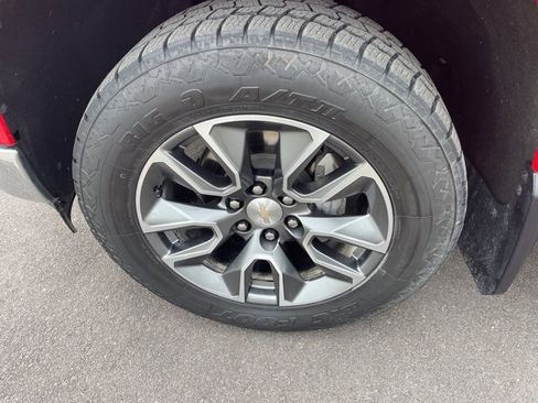 Used 2024 Chevrolet Silverado 1500 LT image 11