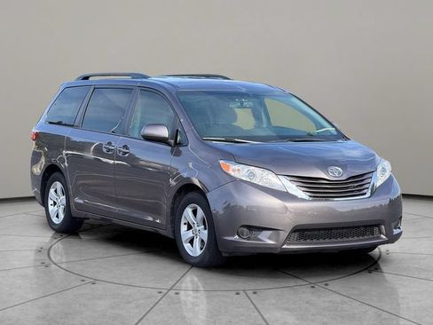 Used 2015 Toyota Sienna LE FWD image 8