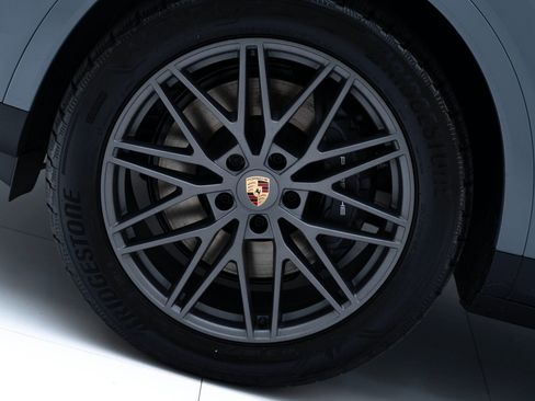 New 2026 Porsche Cayenne image 12