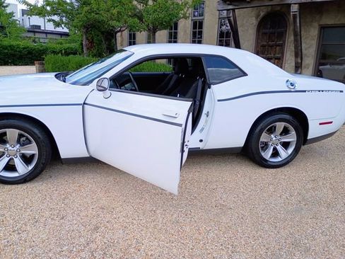 Used 2017 Dodge Challenger SXT RWD image 63