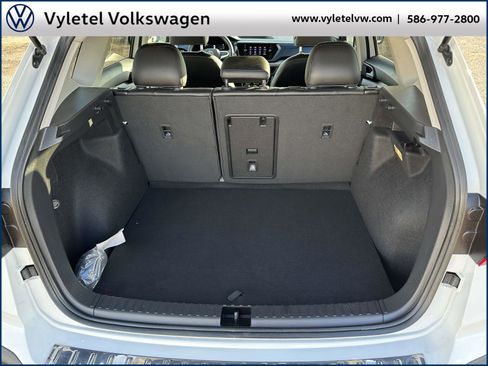 Certified 2023 Volkswagen Taos SE w/ Black Wheel Package image 11