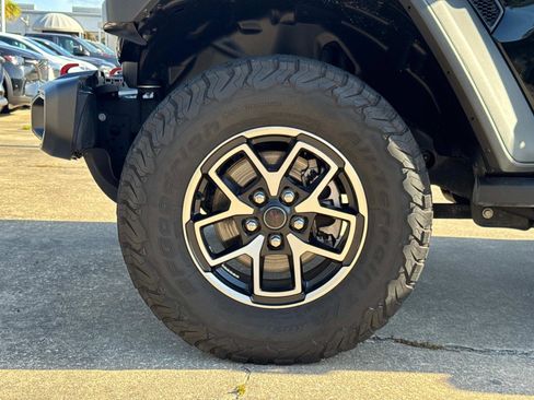 Used 2024 Jeep Wrangler Unlimited Rubicon AWD/4WD image 10