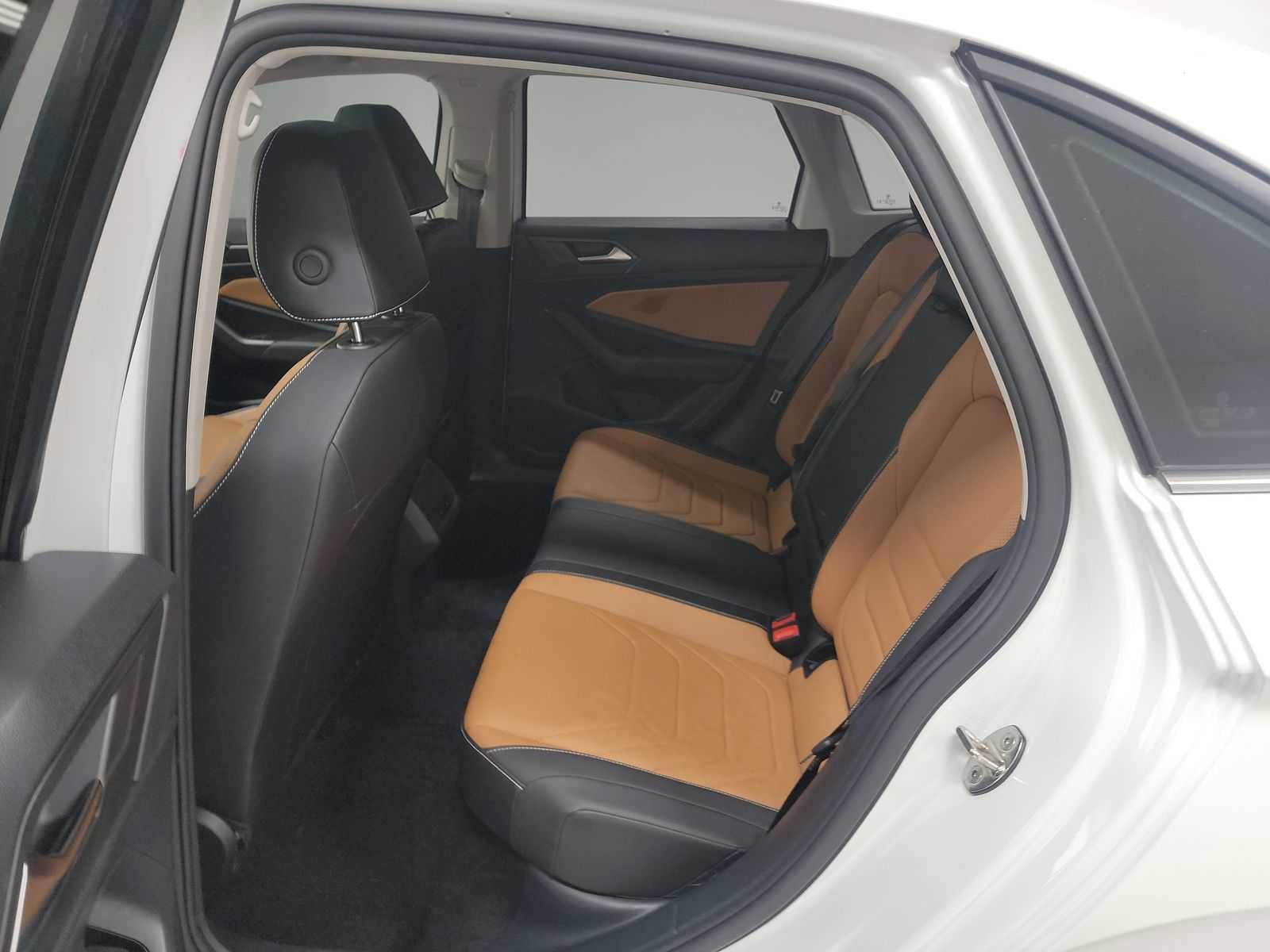 Used 2024 Volkswagen Jetta SEL FWD image 11
