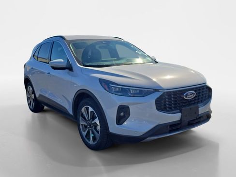 Used 2025 Ford Escape Platinum w/ Premium Technology Package image 8