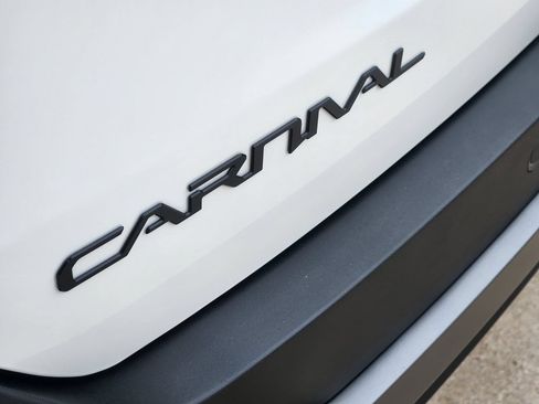 New 2026 Kia Carnival SX Prestige FWD image 8