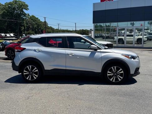 Certified 2020 Nissan Kicks SV FWD image 2