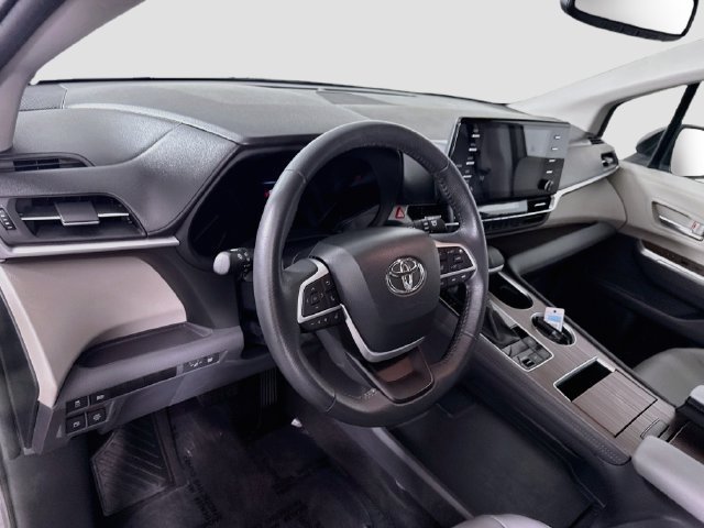 Certified 2024 Toyota Sienna XLE FWD image 10