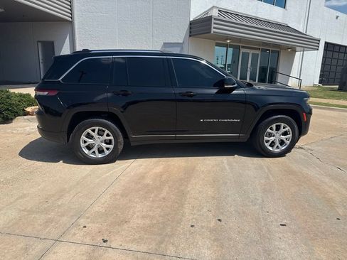 Used 2023 Jeep Grand Cherokee Limited w/ Luxury Tech Group II AWD/4WD image 4