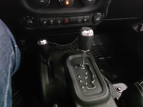 Used 2016 Jeep Wrangler Unlimited Rubicon w/ Connectivity Group AWD/4WD image 18