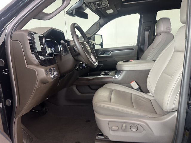 Used 2025 GMC Sierra 3500 SLT w/ SLT Premium Package AWD/4WD image 11