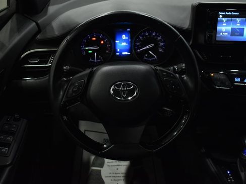 Used 2018 Toyota C-HR XLE image 16