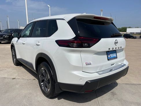 Certified 2025 Nissan Rogue SV FWD image 5