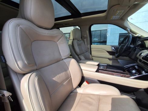 Used 2019 Lincoln Navigator L Reserve AWD/4WD image 16