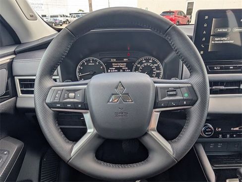 New 2025 Mitsubishi Outlander SE image 15