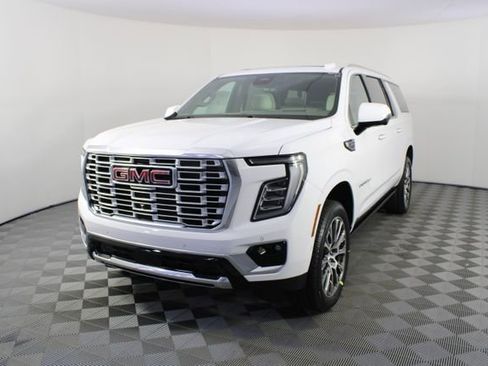 New 2026 GMC Yukon XL Denali w/ Denali Reserve Package image 30
