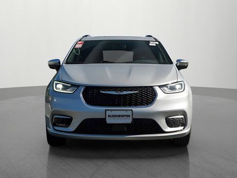 New 2026 Chrysler Pacifica Pinnacle image 2
