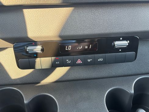Used 2025 Mercedes-Benz Sprinter 2500 image 21