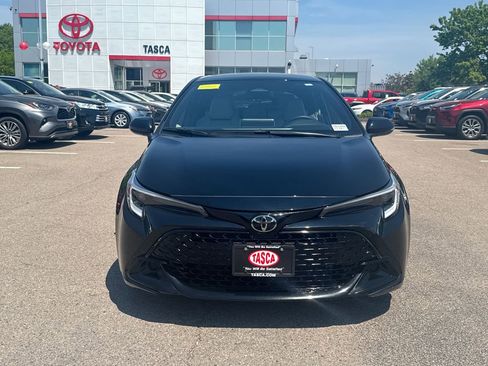 Used 2025 Toyota Corolla SE w/ SE Package FWD image 2