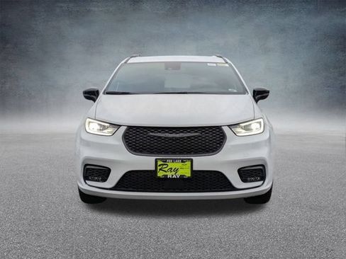 New 2026 Chrysler Pacifica Select w/ S Appearance Package FWD image 11