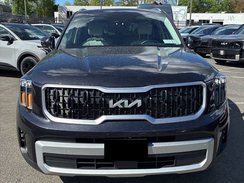 Used 2025 Kia Telluride EX w/ EX Captain's Chair Package AWD/4WD image 2