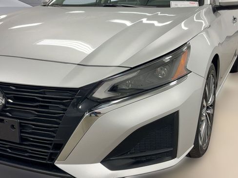 Used 2023 Nissan Altima 2.5 SV image 9