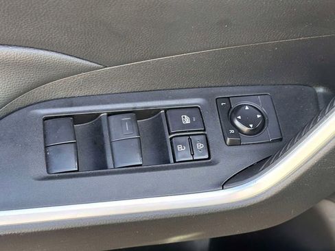 Used 2021 Toyota RAV4 XLE AWD/4WD image 14