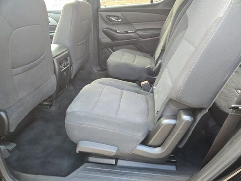 Used 2023 Chevrolet Traverse LT w/ Midnight/Sport Edition image 17