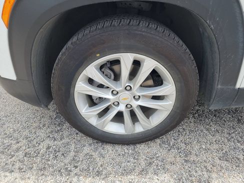 Used 2023 Chevrolet TrailBlazer LS FWD image 12