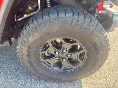 Used 2020 Jeep Gladiator Rubicon AWD/4WD image 13