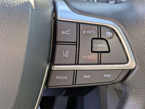 Used 2023 Toyota Highlander LE image 20