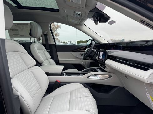 New 2026 Lincoln Nautilus Reserve image 12