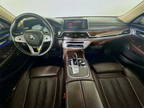 Used 2021 BMW 750i xDrive w/ Executive Package image 10