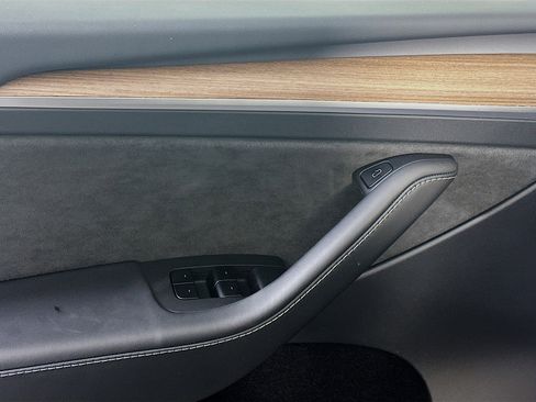 Used 2025 Tesla Model Y Long Range image 15