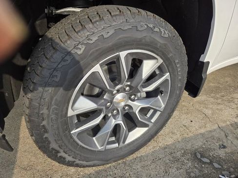 Used 2026 Chevrolet Silverado 1500 LT AWD/4WD image 10