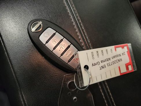 Used 2024 Nissan Altima 2.5 SV image 15