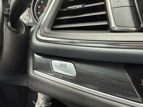 Used 2019 Buick Enclave Essence AWD/4WD image 19