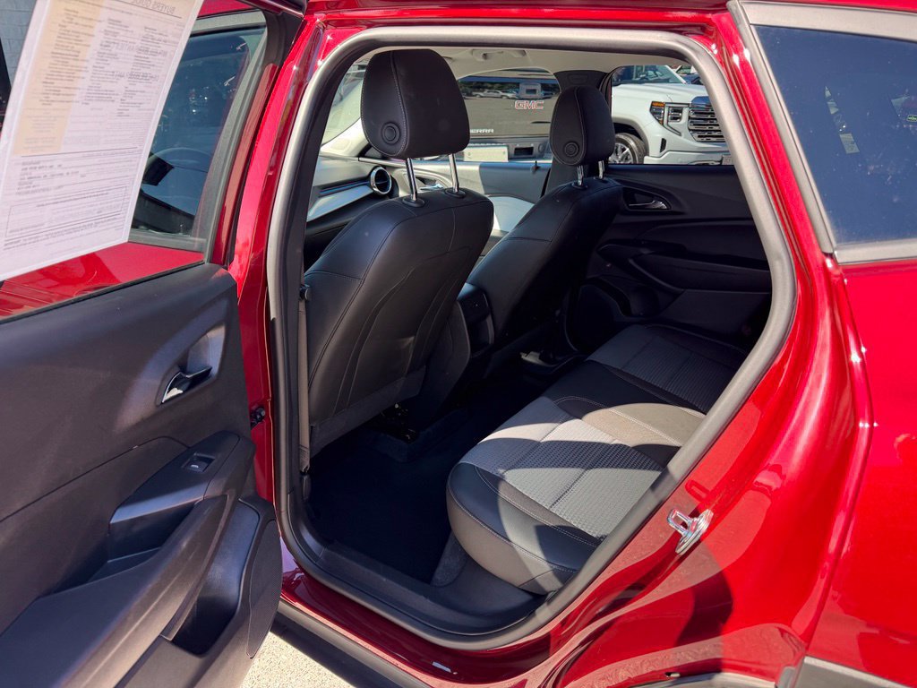Certified 2025 Chevrolet Trax LT FWD image 13