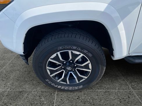 Used 2022 Toyota Tacoma TRD Sport w/ Technology Package image 14