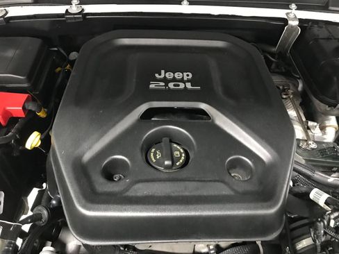 Used 2021 Jeep Wrangler Unlimited Sahara AWD/4WD image 28