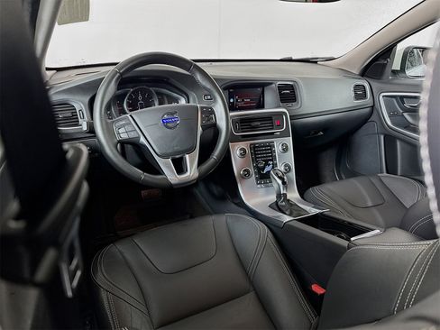 Used 2018 Volvo V60 T5 Dynamic w/ Vision Package image 20