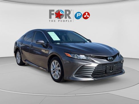 Used 2023 Toyota Camry LE w/ Convenience Package FWD image 7
