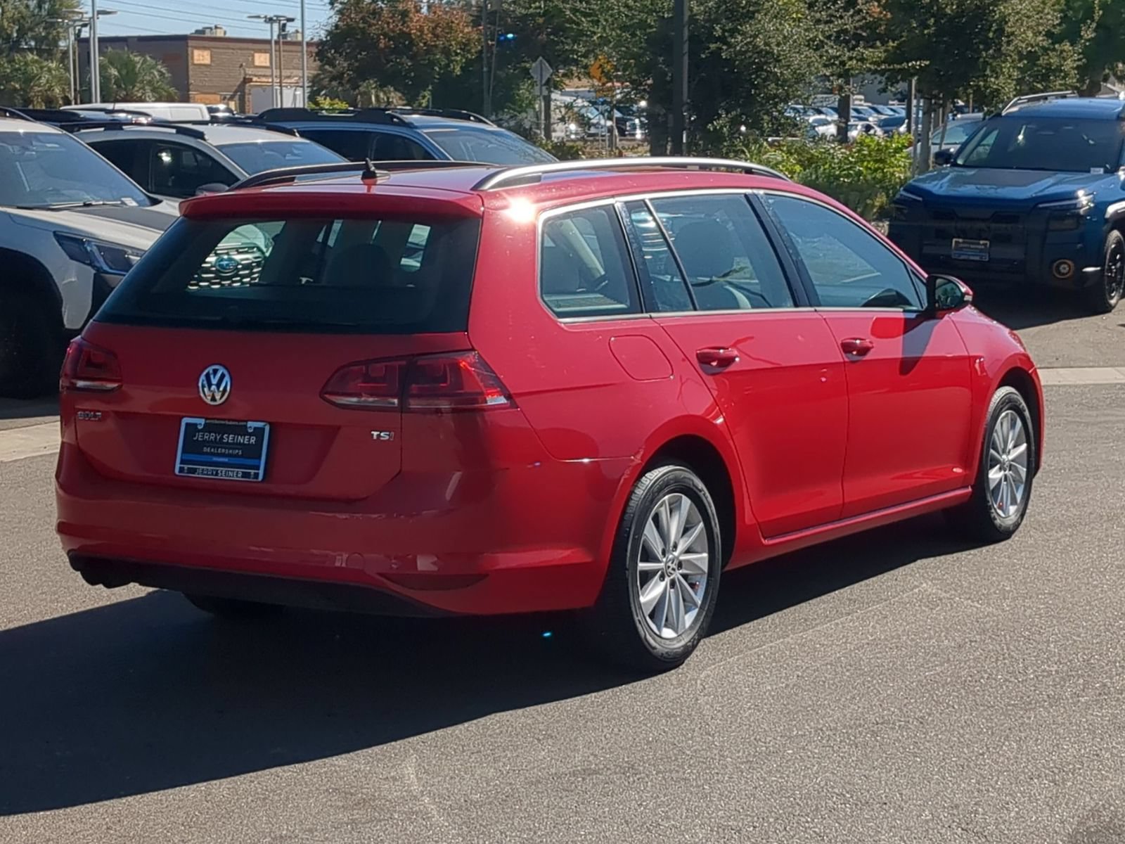 Used 2017 Volkswagen Golf S FWD image 5