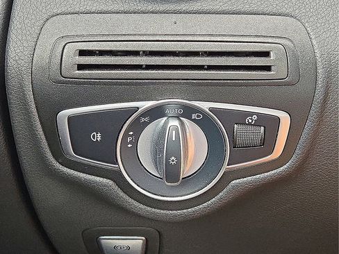 Used 2022 Mercedes-Benz GLC 300 image 32