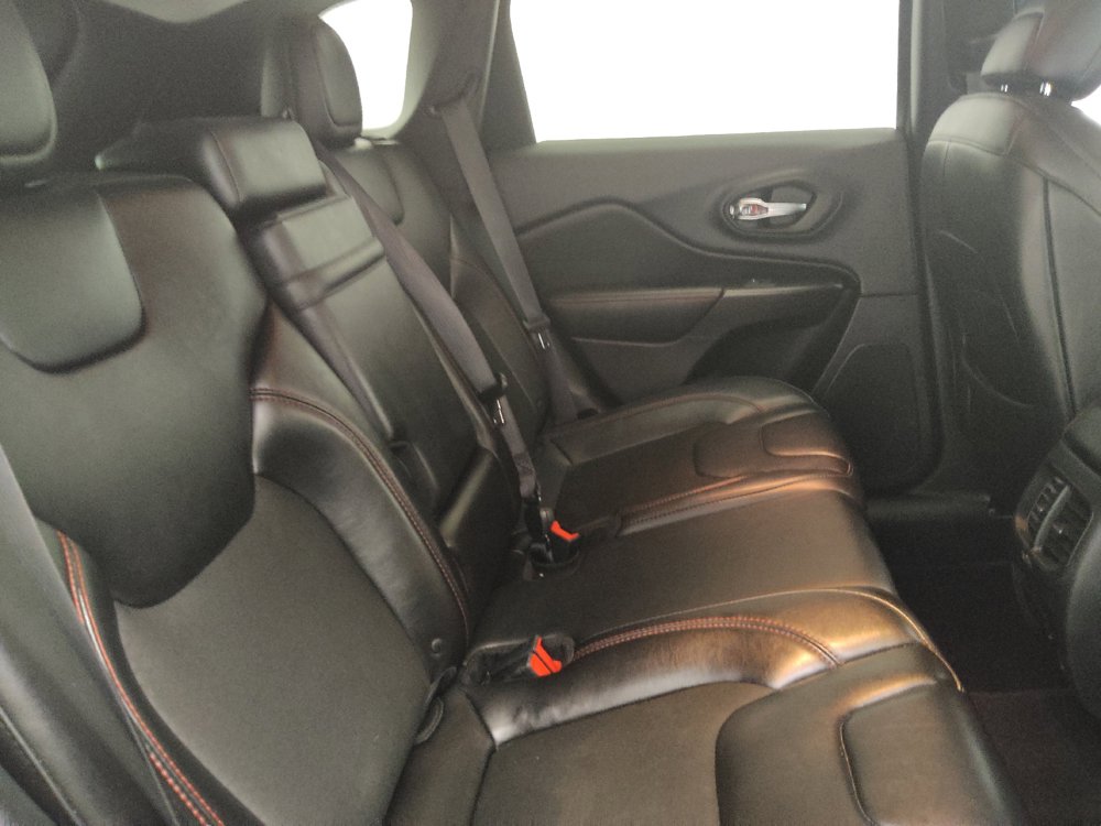 Used 2019 Jeep Cherokee Trailhawk w/ Cold Weather Group AWD/4WD image 19