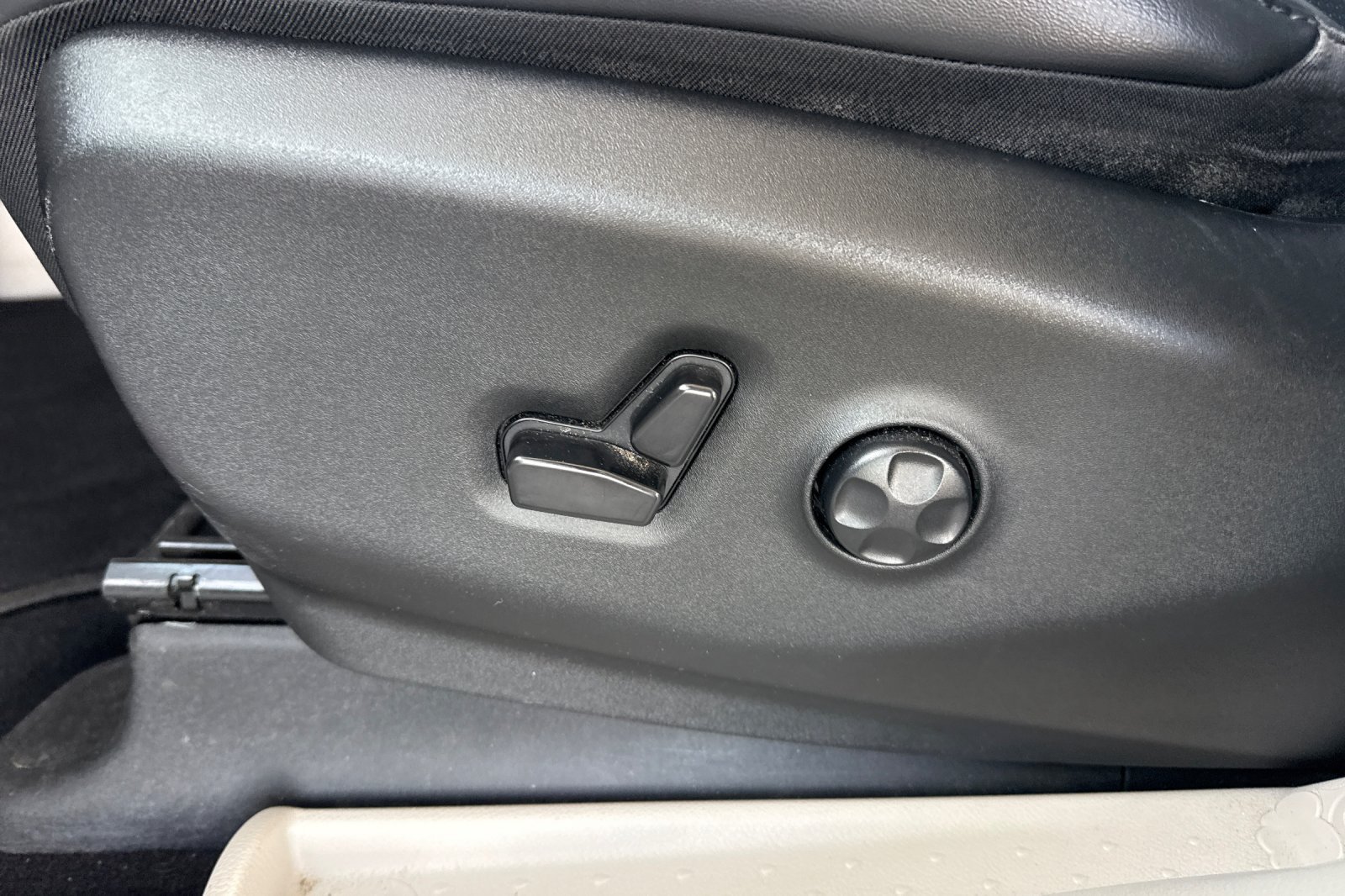 Used 2023 Chrysler Pacifica Touring-L FWD image 19