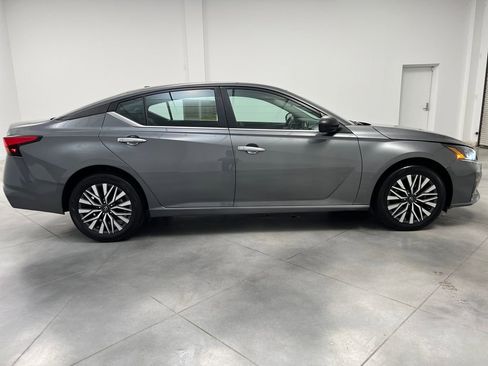 Used 2024 Nissan Altima 2.5 SV AWD/4WD image 8