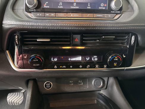 Used 2021 Nissan Rogue SV w/ Premium Package FWD image 19