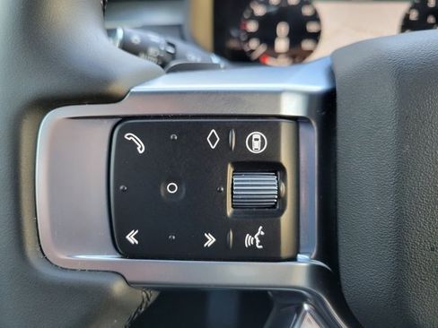 Used 2024 Land Rover Discovery Dynamic SE image 33